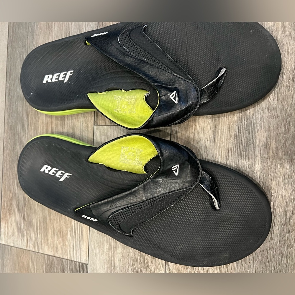 REEF Men Sandal- bottle opener-‎ 11